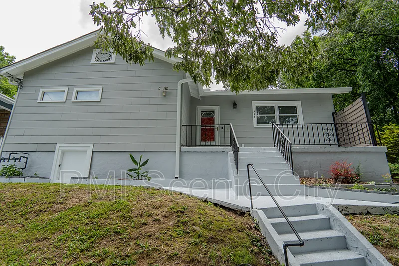 513 Lytle St
