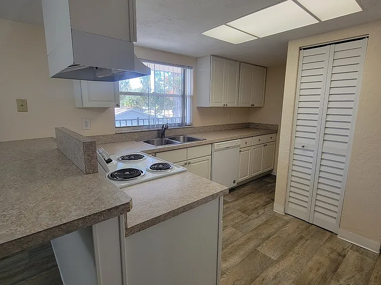 Marcell Garden Apartments — Photo 24