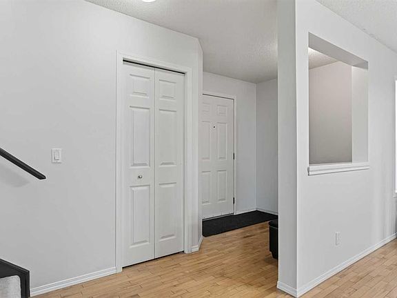 3rd image of 22 S Evansbrooke Way NW