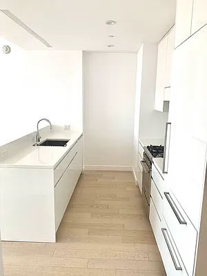 Rented by Luxury Apartments LIC | media 23