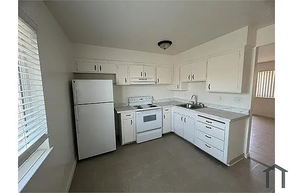 Building Photo - 1860 Ethan Way #5