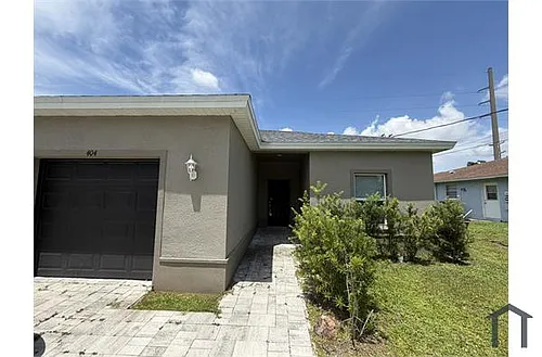 404 NE 24th Pl Photo 1