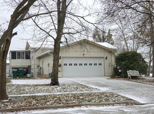 1706 Longwood Dr, Sycamore, IL 60178