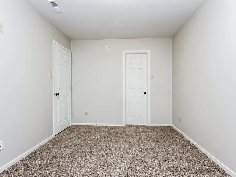 1351 Brooks Dr — Photo 11