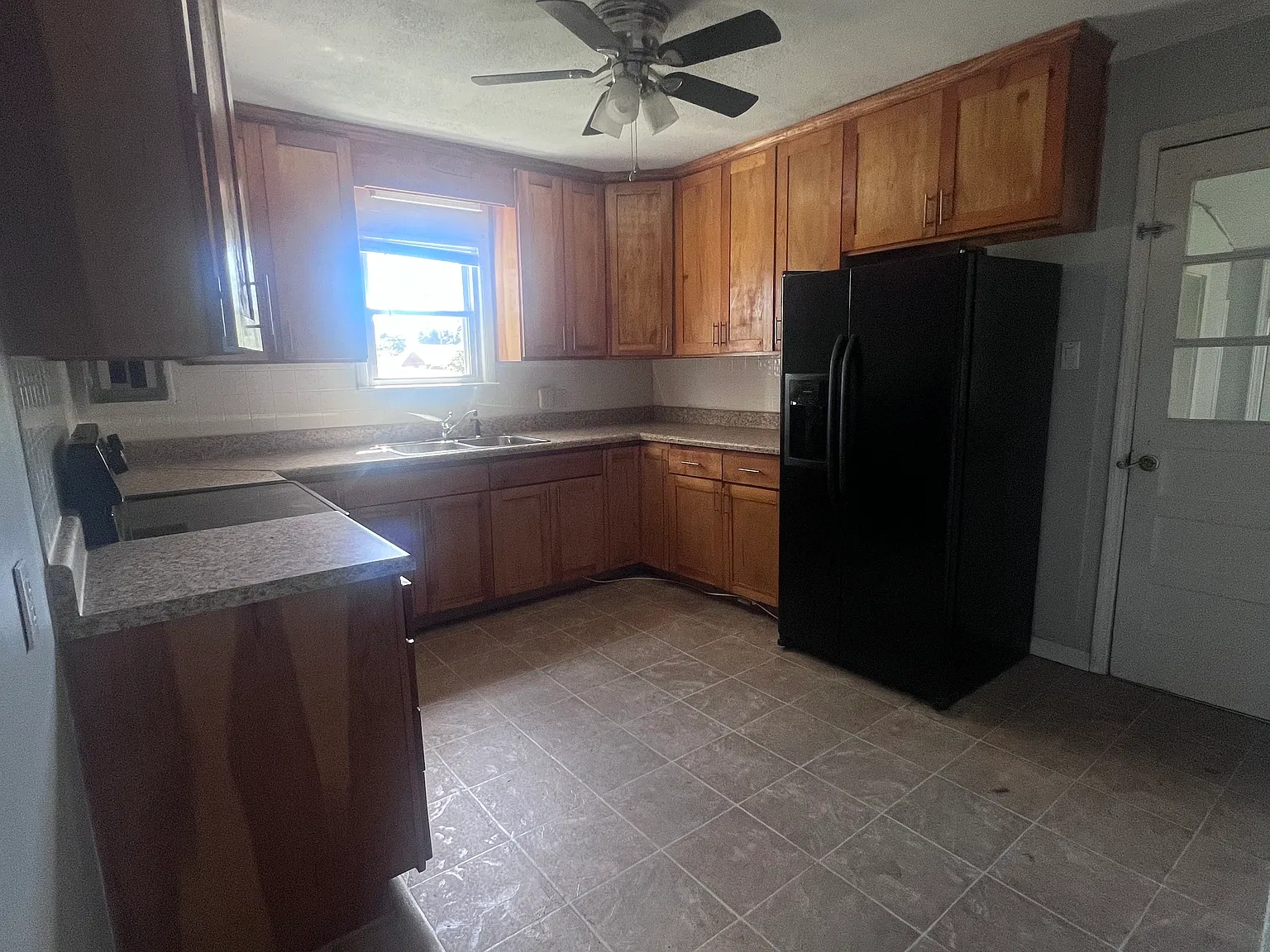 2 bed, $1,075 — Photo 3