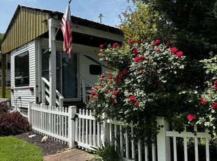 19 Boo Ln, Falling Waters, WV 25419