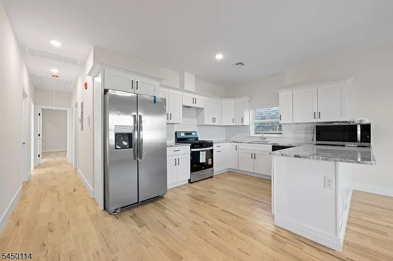 3 bed, 2.0 bath, $3,500 — Photo 2