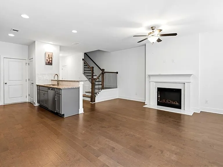 6456 Scudders Dr — Photo 4
