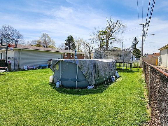 3rd image of 1043 Bentley Dr