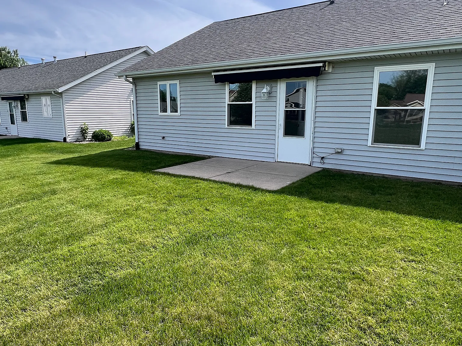 503 Larkspur Ln — Photo 2