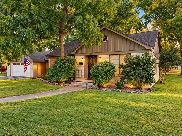 1941 Caldwell St, Conway, AR 72034