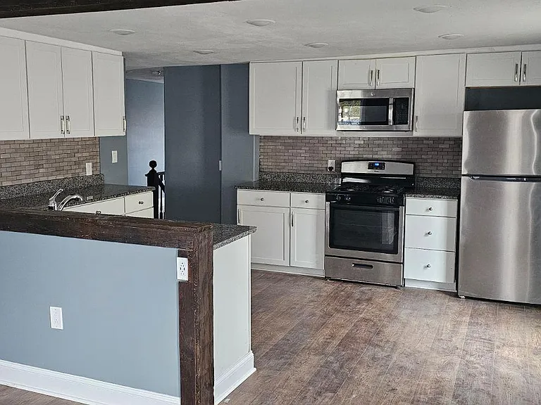 3208 East Ave #2 — Photo 3
