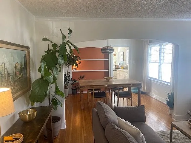 7518 Willoughby Ave — Photo 3