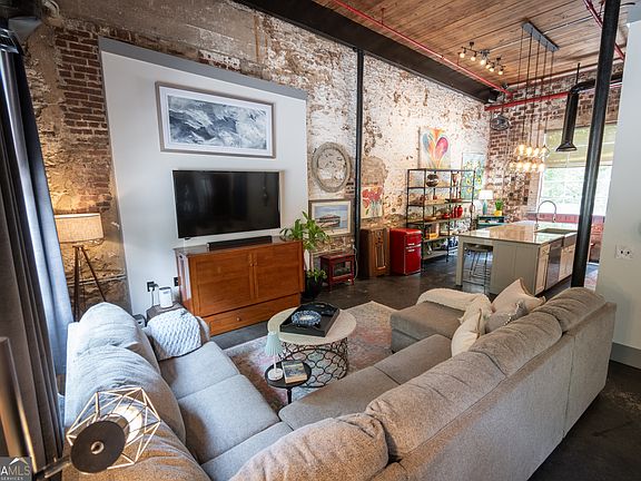 5th image of 585 White Cir APT 32