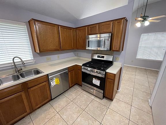 3rd image of 10627 Prospect Hill Dr
