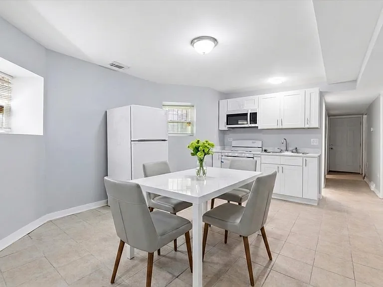 1404 S Hamlin Ave #G — Photo 7
