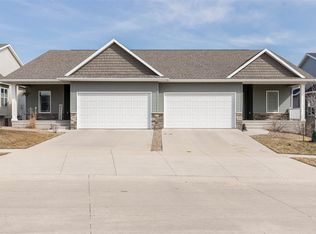 454 Ridge View Dr, Fairfax, IA 52228