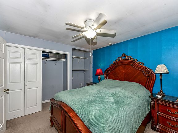 4th image of 8177 N Poplar Dr