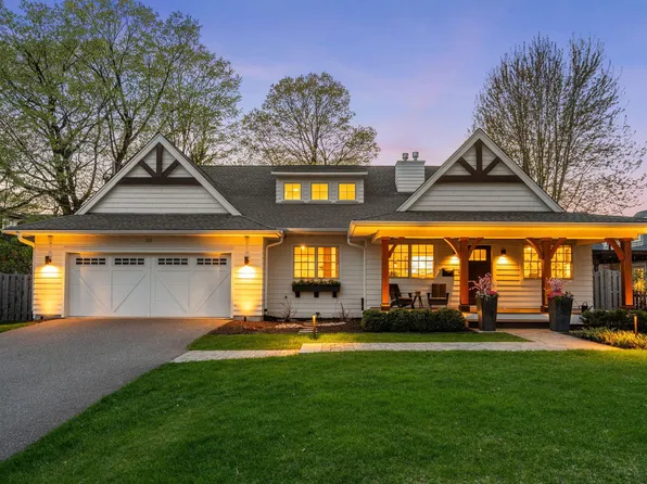 225 Broadway Ave N, Wayzata, MN 55391