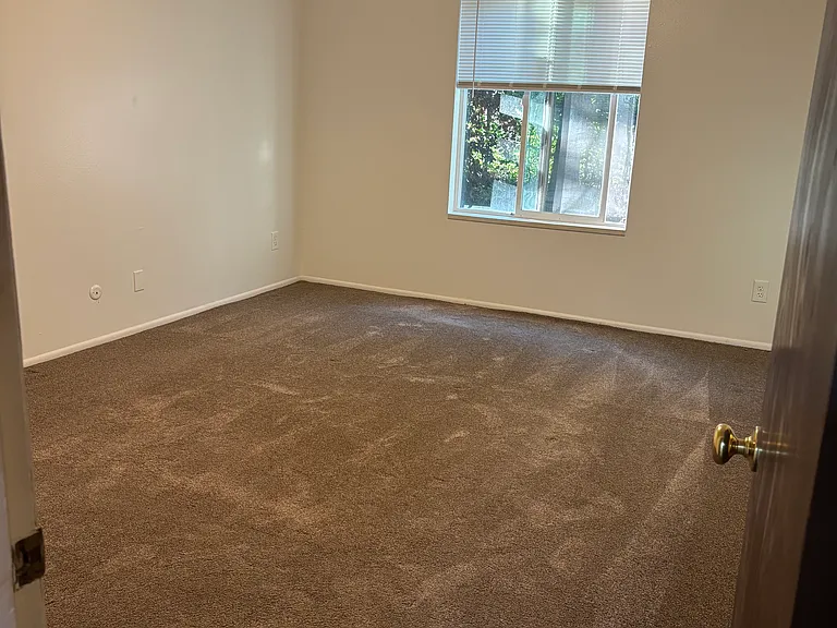 1460 Vega Cir — Photo 12
