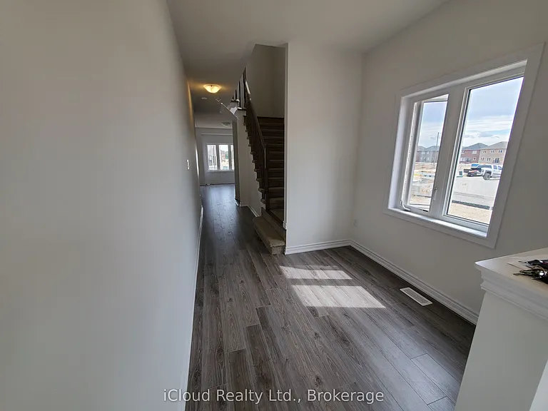152 Werry Ave — Photo 2
