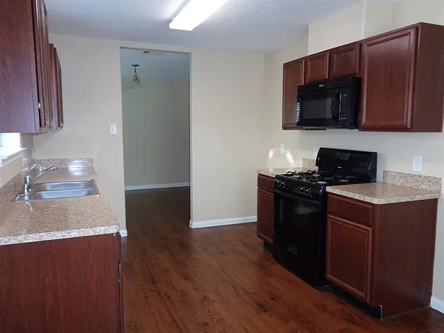 3306 Maris Way — Photo 3