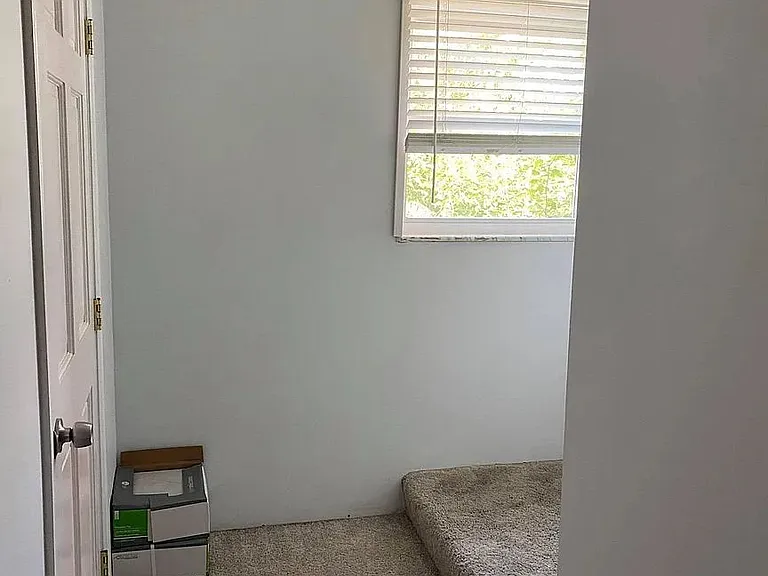1709 Sarah St — Photo 17