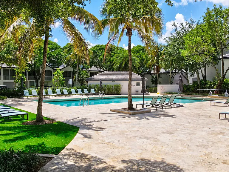St. Tropez Townhomes & Villas — Photo 38