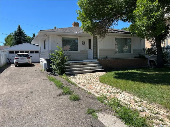 112 2nd AVENUE W, Gravelbourg, SK S0H 1X0