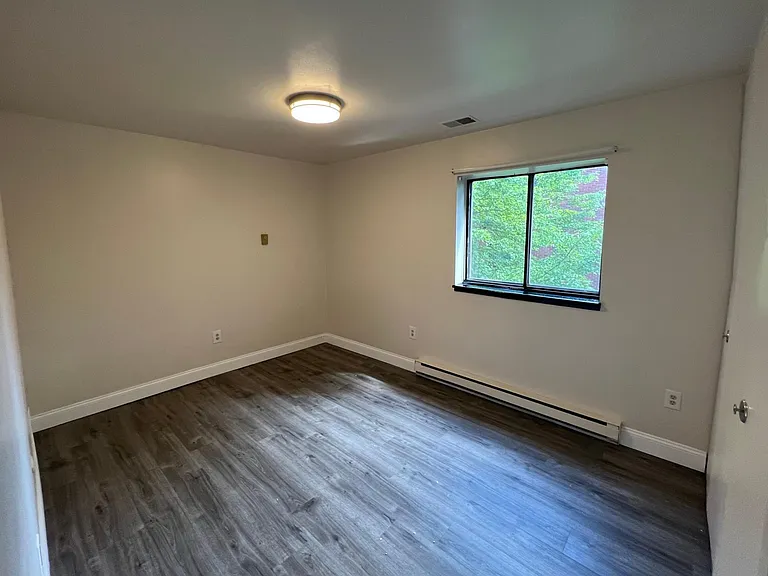 Colonial Oaks Apartments — Photo 17