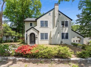 19 Terrace Dr, Great Neck, NY 11021