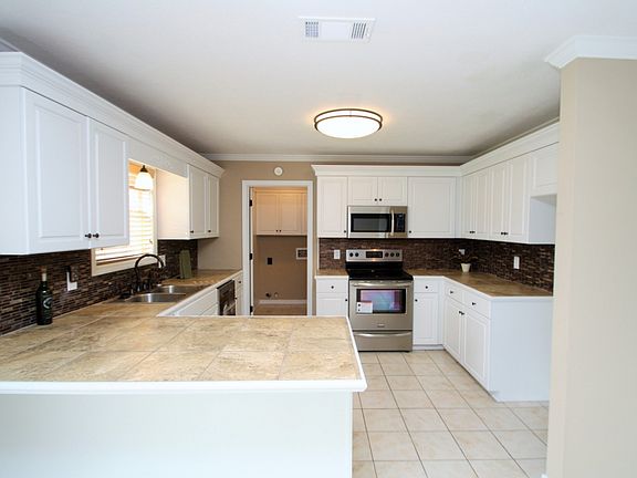 3rd image of 105 Dogwood Way