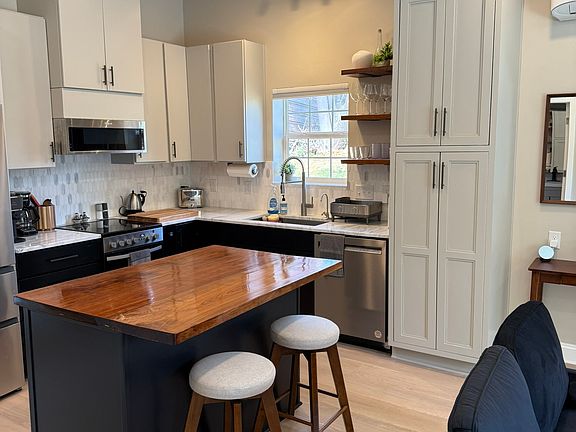 5th image of 1700 Van Buren Ave #1