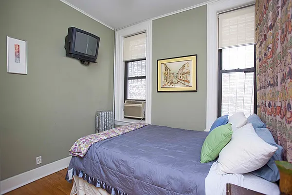 Sold by RES New York | media 21