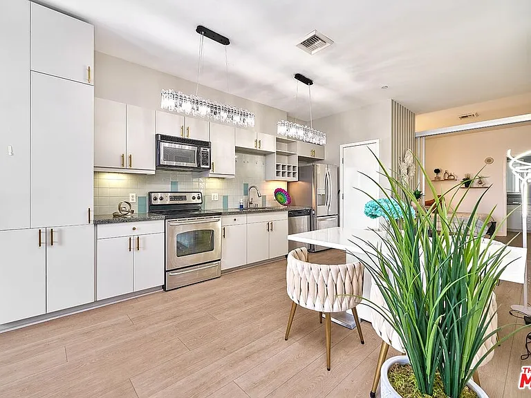 3810 Wilshire Blvd #408 — Photo 8