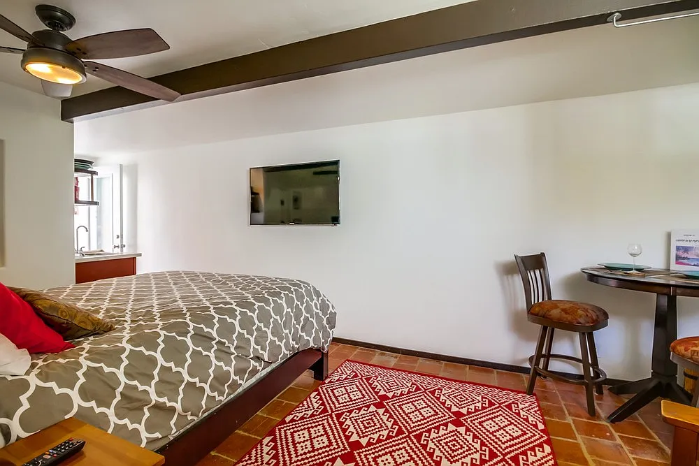 Studio, 250 sqft, $1,950 — Photo 4