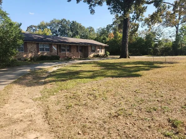 2232 Denton Rd, Dothan, AL 36303