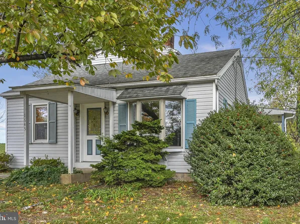 1645 Fairview Dr, Leesport, PA 19533