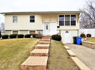 60 Alameda Dr, Carpentersville, IL 60110