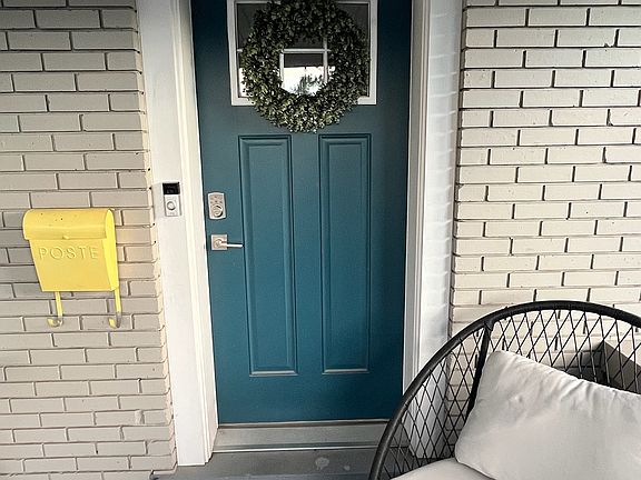 Front door/porch