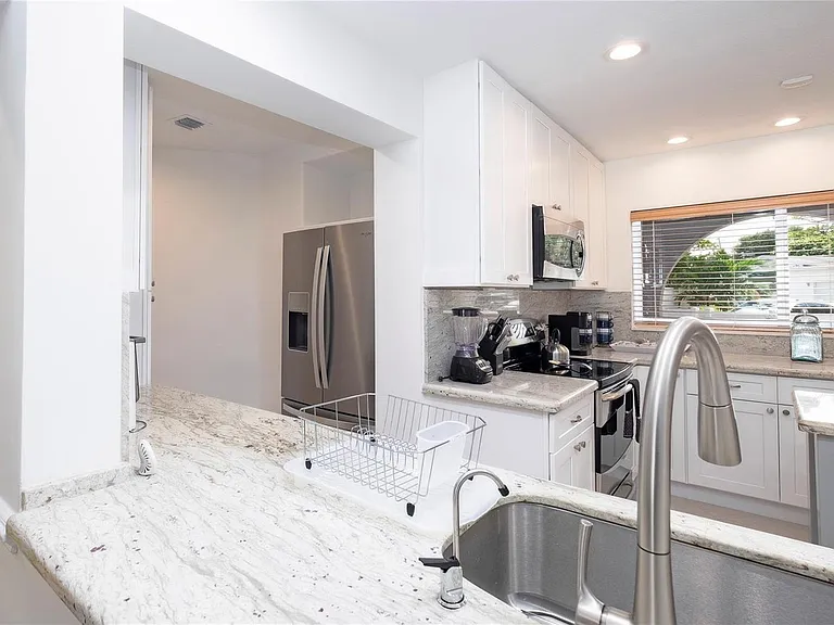 1240 SW 13th Cir — Photo 11