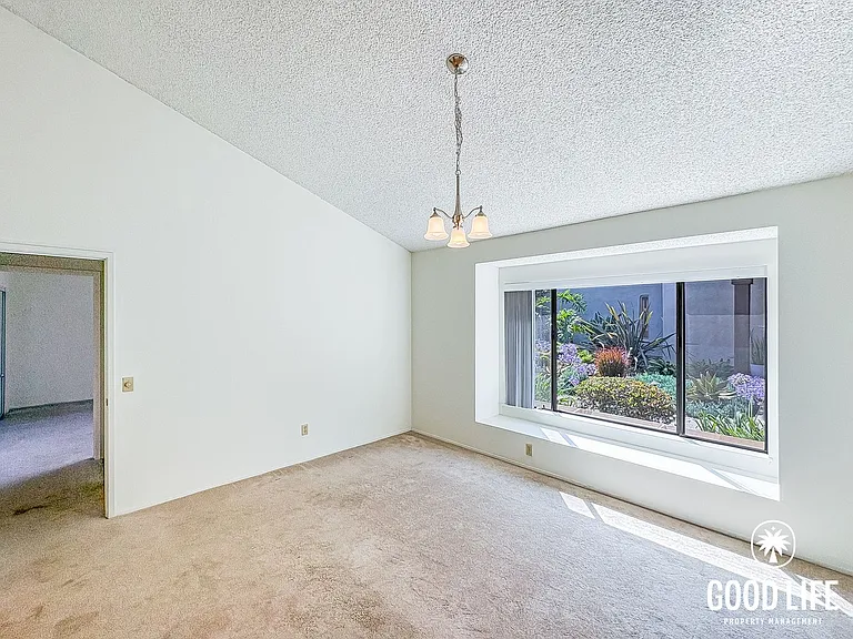 4711 Amberwood Ct — Photo 10