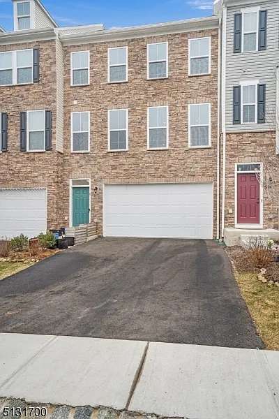 3 bed, 3.5 bath, $3,900 — Photo 2
