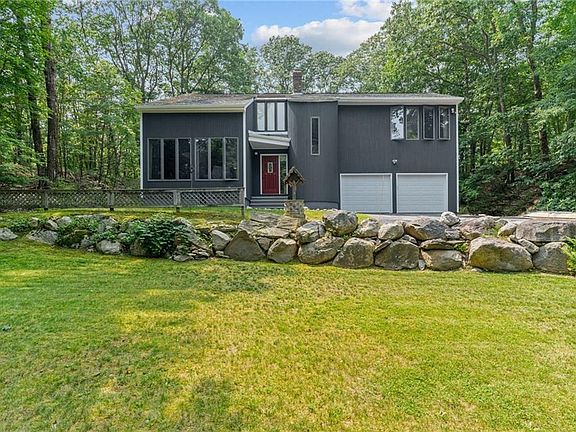 5th image of 41 Heywood Ln