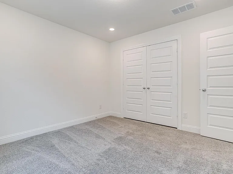 9836 Derbyshire Dr — Photo 74