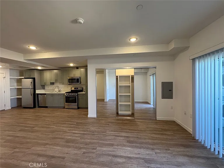 1025 S Berendo St #404 — Photo 6