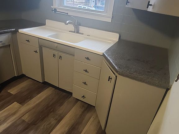 Kitchen with eat-in area