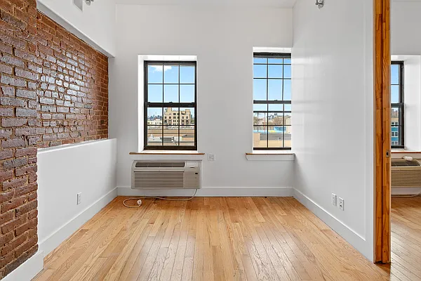 Rented by Safdie Realty Group | media 21