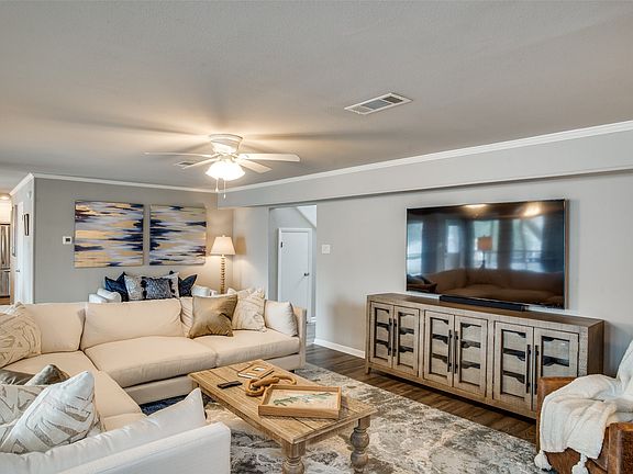 3rd image of 150 Bayside Cir