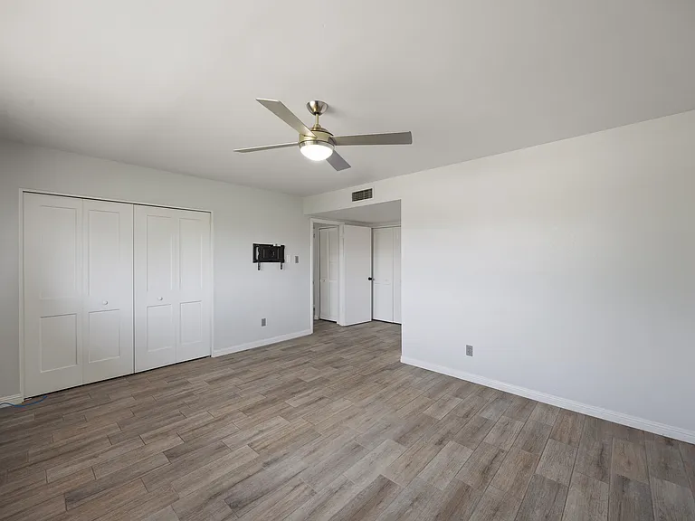 1110 E Redfield Rd — Photo 7